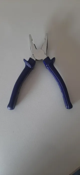 Pinza universale blu