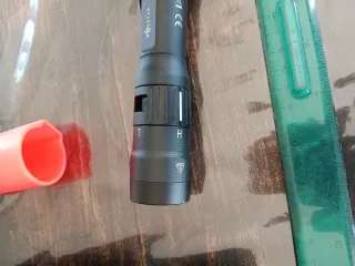 Linterna táctica Peli 7600 recargable – modelo pro