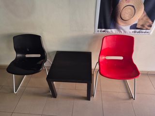 Sillas de peluquería. Espejos y mostrador