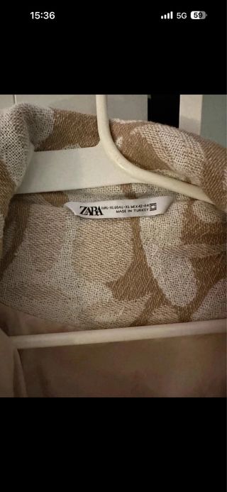 Chaqueta Zara flores beige y marrón