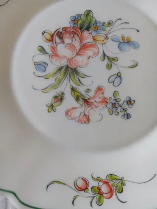 7 PLATOS LLANOS DE ARCOPAL CON MOTIVOS FLORALES