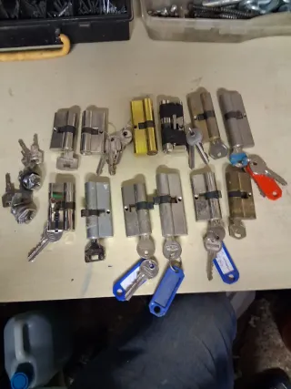 Bombines de cerradura y llaves