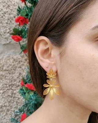 Brincos Dourados Flor