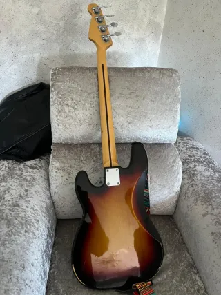 Bajo Eléctrico Academy + Amplificador SM 25B