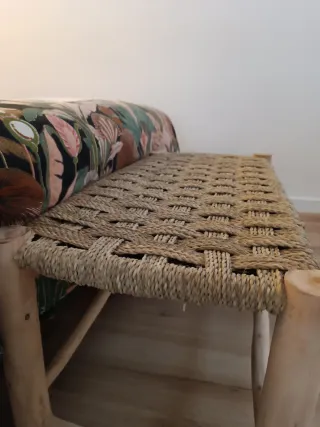 Banco de madera y yute