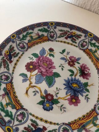 Due Antichi Piatti in Porcellana Decorati