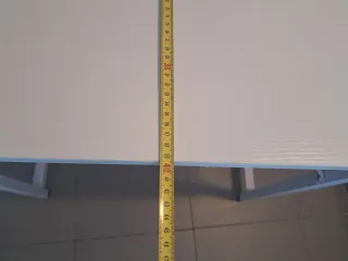 Escritorio blanco metal y madera