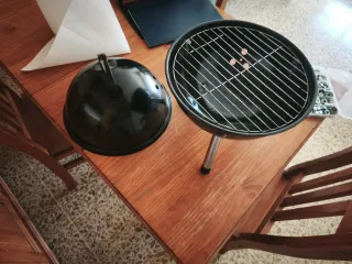 Mini barbacoa negra y plateada Usada una vez