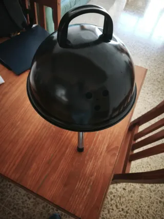 Mini barbacoa negra y plateada Usada una vez