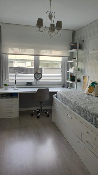 Habitación juvenil blanca