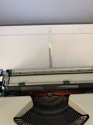 Macchina da scrivere Olympia De Luxe vintage