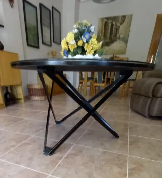 Mesa redonda madera negra para sofá