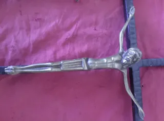 Crucifijos de metal y bronce