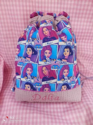 Mochila y neceser infantil con personajes