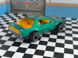Pontiac Firebird Majorette Verde