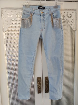 Jeans con cascate di Swarovski