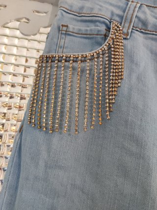Jeans con cascate di Swarovski