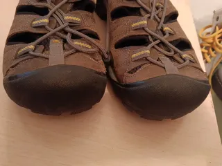 Chanclas Keen Marrones