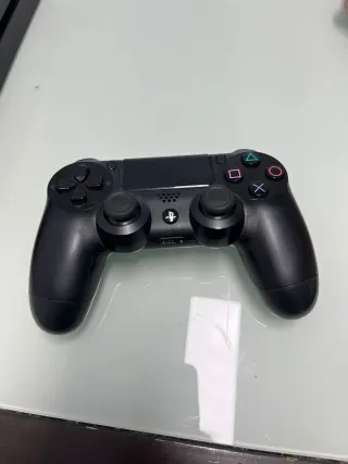 PS4 (PlayStation 4)