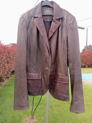 Chaqueta piel marrón, talla L Bershka