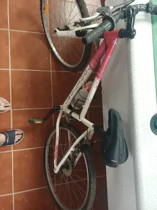 Bicicleta Rockrider Blanca y Rosa