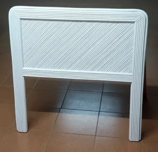 Cabezal de madera y bambú blanco