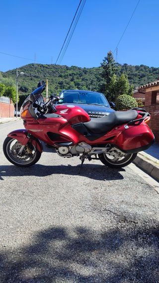 Honda Deauville 650 Roja