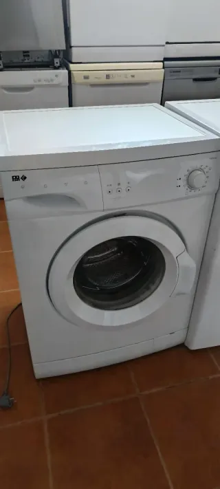 Lavadora blanca con garantía