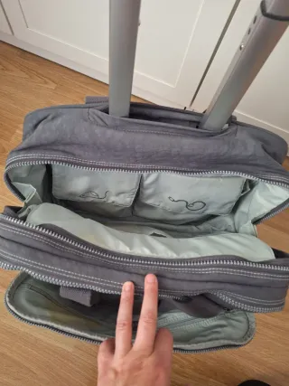 Maleta de mano Kipling gris para portátil