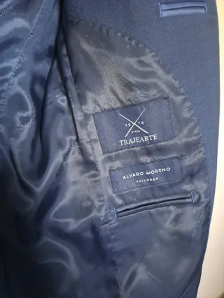 Traje azul hombre