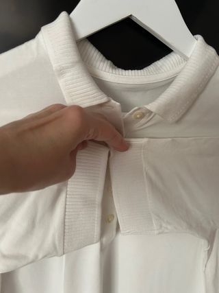 Camisa blanca de manga corta