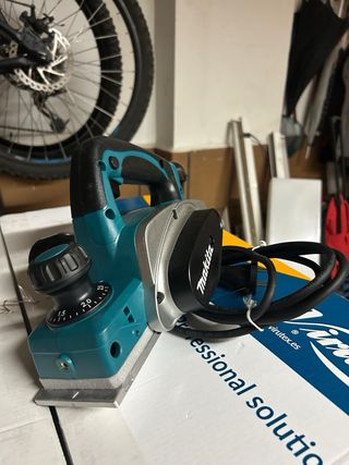 Cepillo Eléctrico Makita
