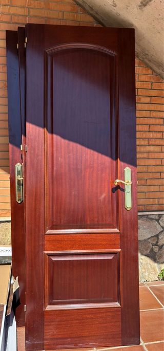 6 puertas de paso y 1 doble de salón