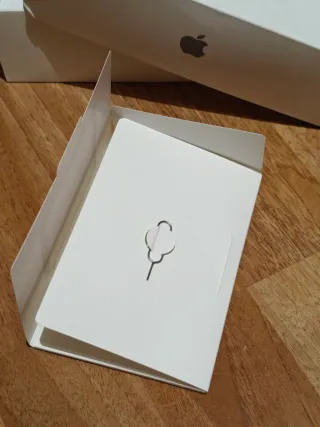 Caja iPad 5ª Gen (2017) con pegatinas