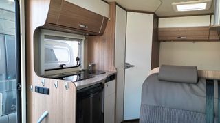Autocaravana Perfilada Carado T 135 cama francesa