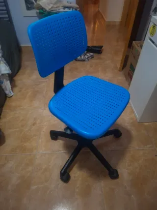 Silla de escritorio Ikea azul y negra