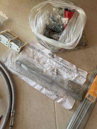 Pack, lote de herramientas y repuestos variados.