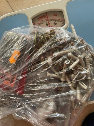 Pack, lote de herramientas y repuestos variados.