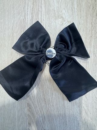 Blusa negra con lazo talla M