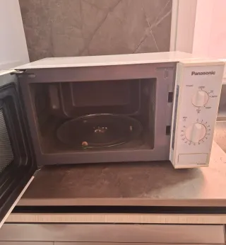 Microondas Panasonic NN-E201WM (800W)