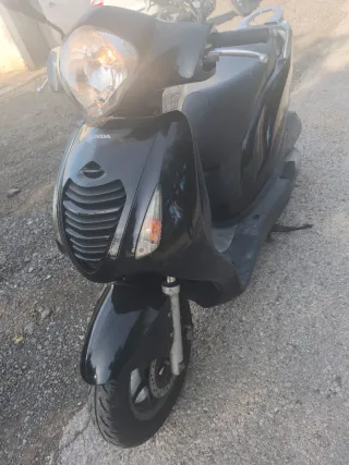 Honda PS 125i Scooter Negra