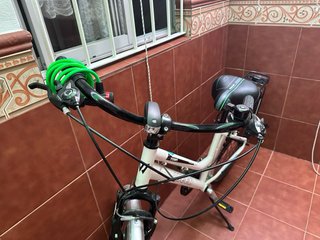 Bicicleta urbana blanca