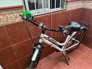 Bicicleta urbana blanca