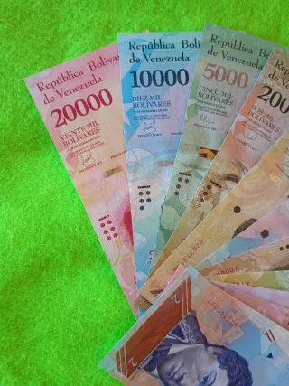 12 Billetes Venezuela Varias Denominaciones