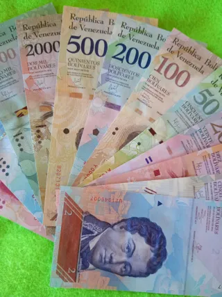 12 Billetes Venezuela Varias Denominaciones