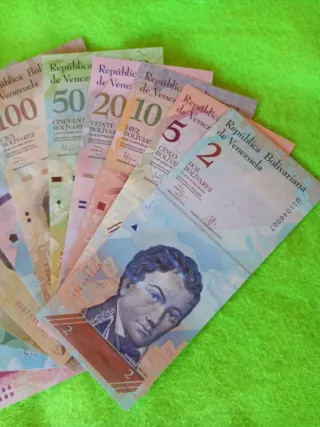 12 Billetes Venezuela Varias Denominaciones