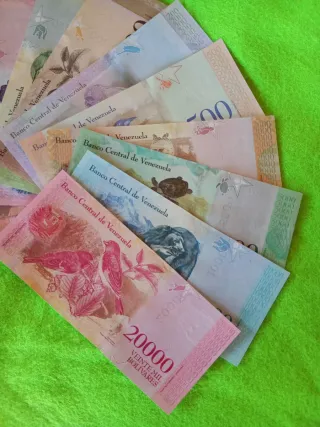 12 Billetes Venezuela Varias Denominaciones