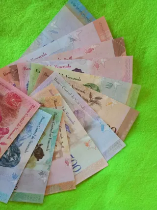 12 Billetes Venezuela Varias Denominaciones