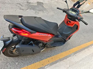 Piaggio Beverly S 400 HPE Roja y Negra