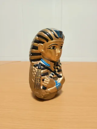 Figura Tutankamón pintada a mano